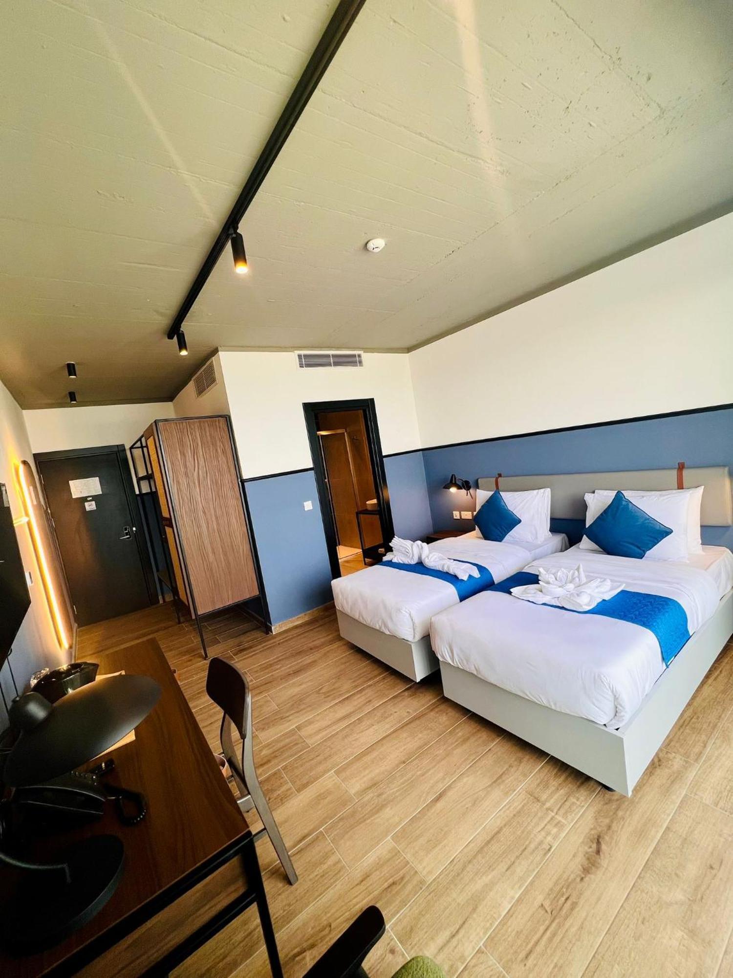 South32 Hotel Birżebbuġa エクステリア 写真